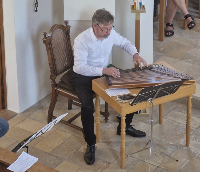 Klaus Schauerr an der Zither